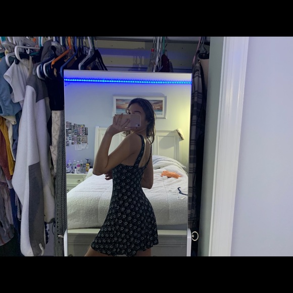 Dress - Picture 8 of 9